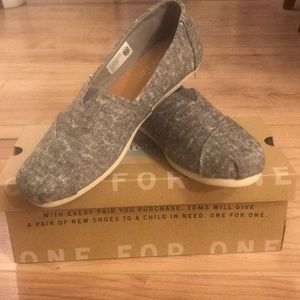 ⭐️ NWT never worn Gray Heather TOMS ⭐️